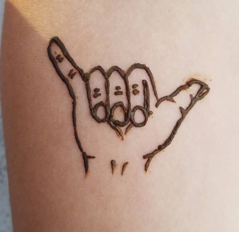 Тату маркером на руке