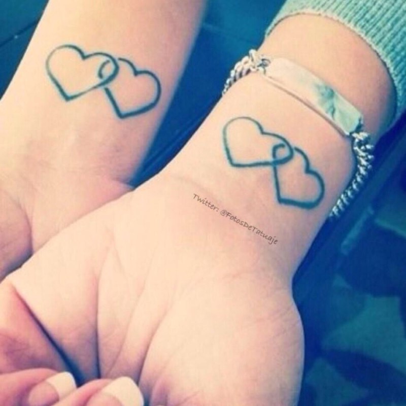 Тату хной на запястье