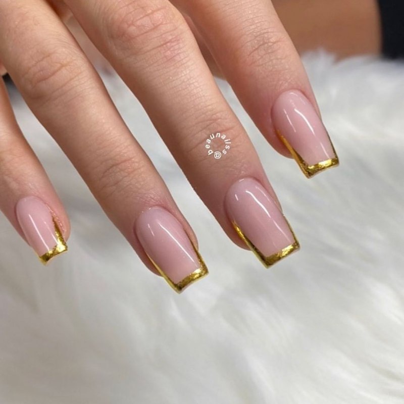 Маникюр золотой френч