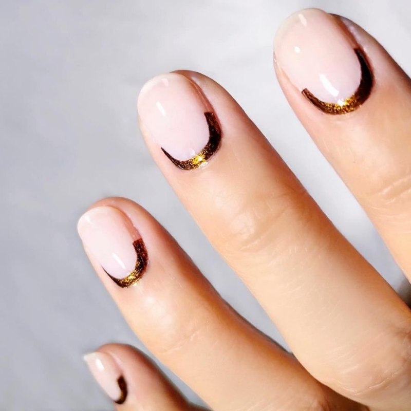 Лунный маникюр с блестками