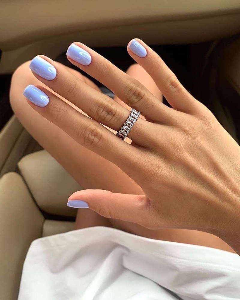 Красивый однотонный маникюр