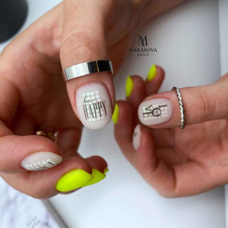 Маникюр на август