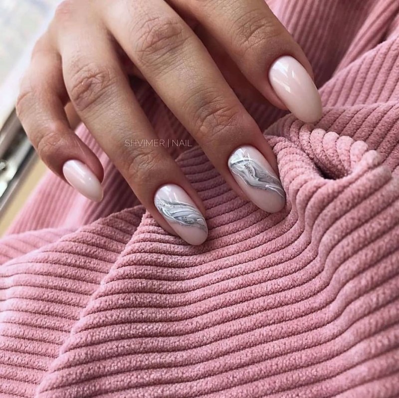 Маникюр лето 2022 бежевый