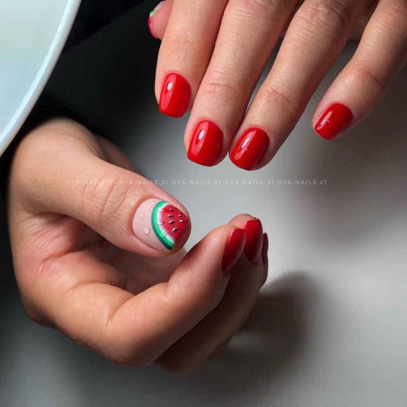 Маникюр на август