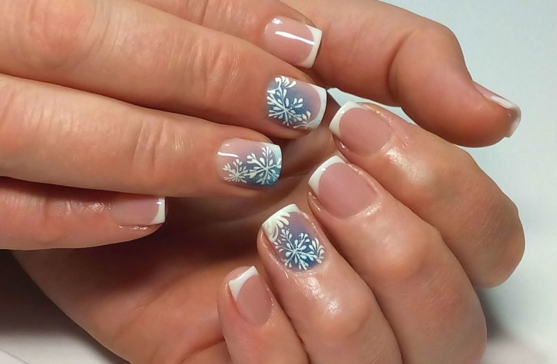 Новогодний маникюр