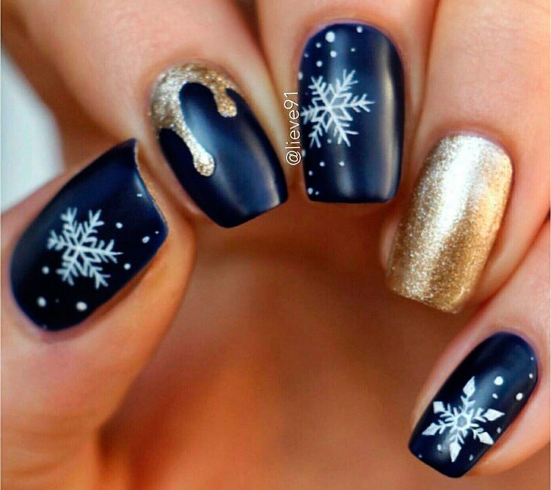 Зимний маникюр на квадратные ногти