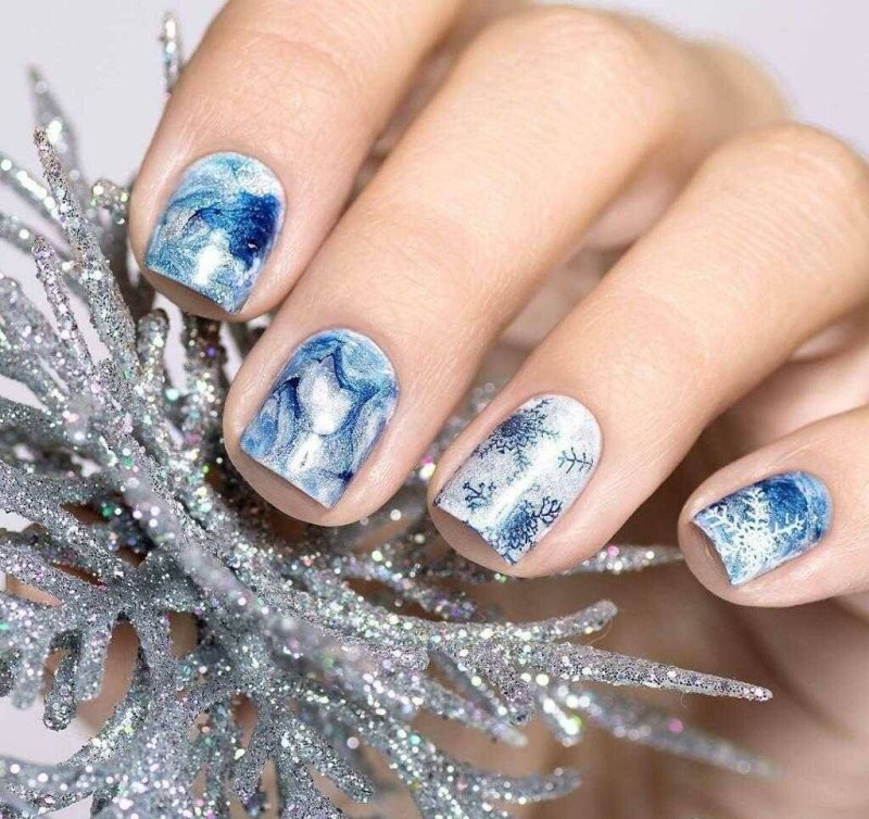 Маникюр зимний нежный