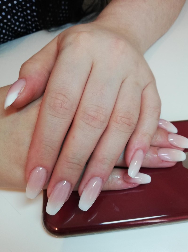 Наращивание акрилом