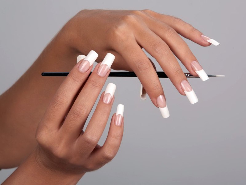 Прозрачное покрытие ногтей