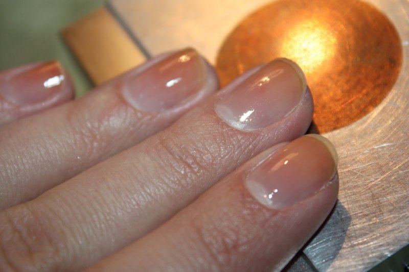 Укрепление ногтей акрилом