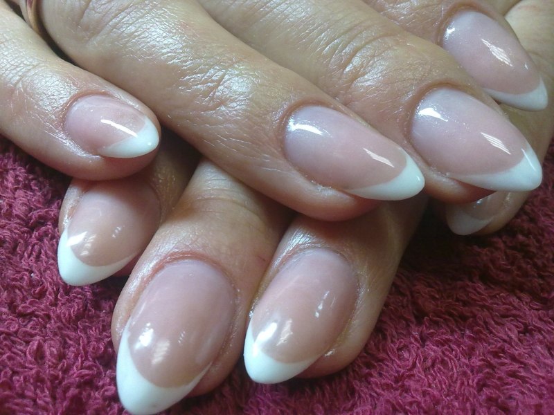 Покрытие цветным гелем натуральных ногтей