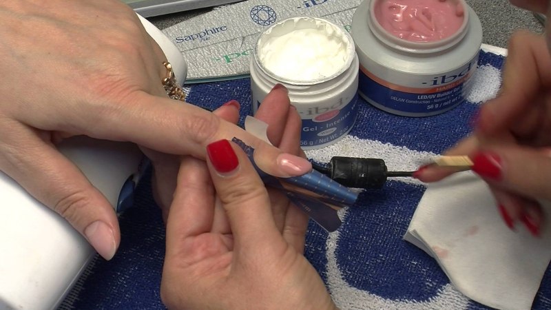 Покрытие ногтей акрилом