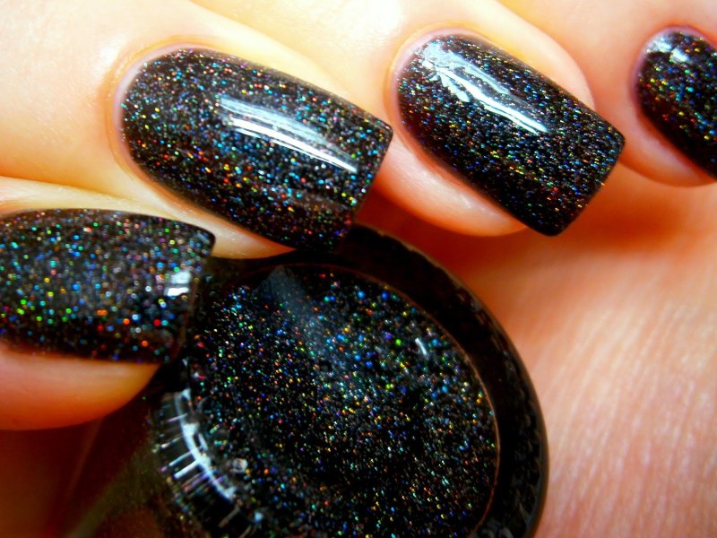 Черные ногти с блестками