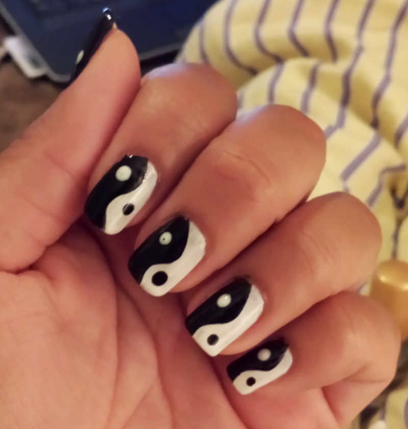 Ногти в стиле Инь Янь