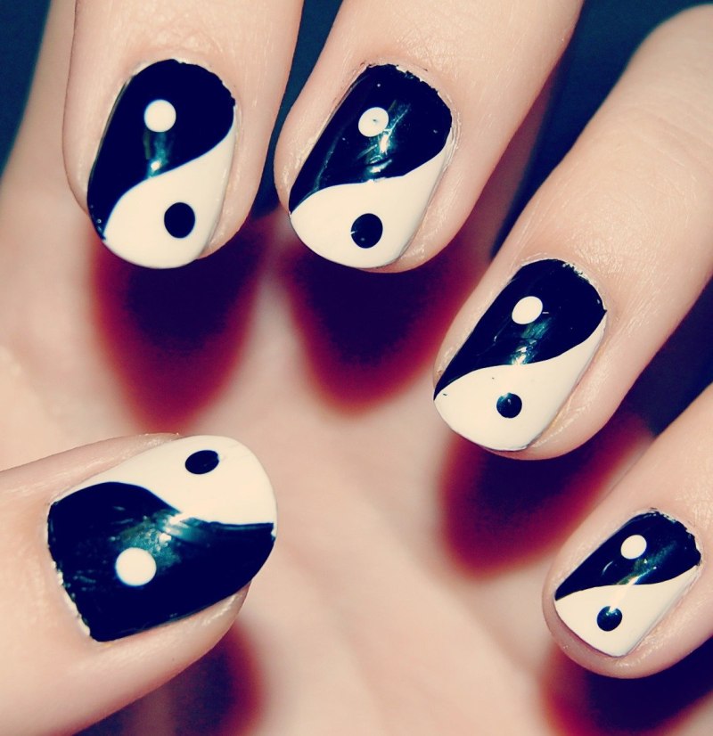 Маникюр Инь Янь