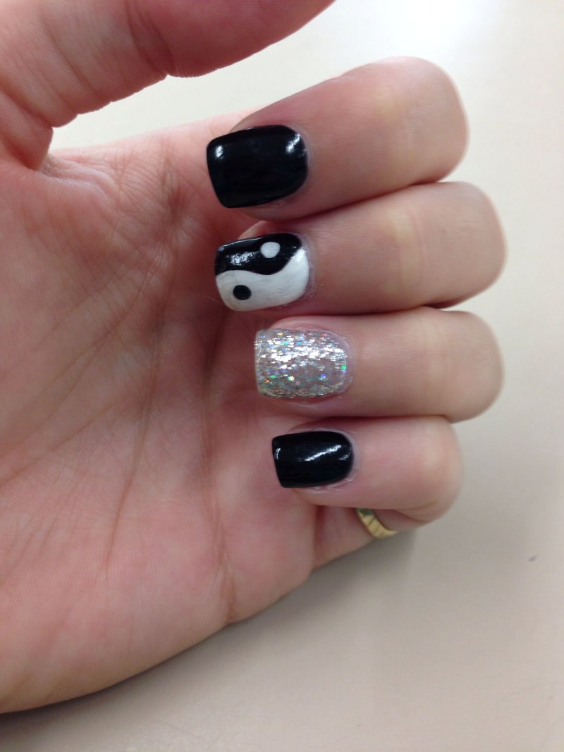 Ногти Инь Янь