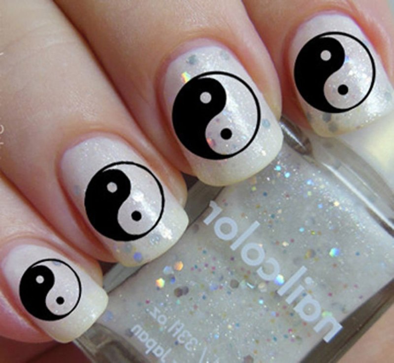 Маникюр Инь Янь