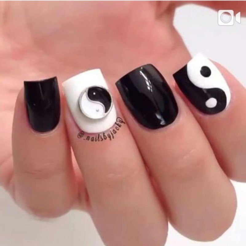 Маникюр Инь Янь