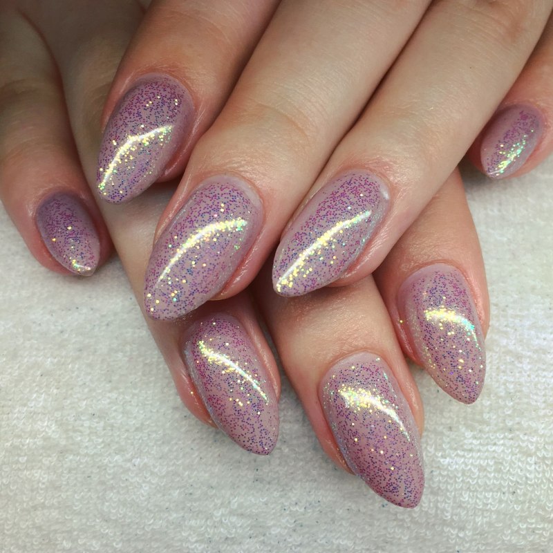 Лак с блестками для ногтей