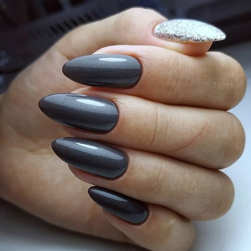 Графитовый матовый маникюр
