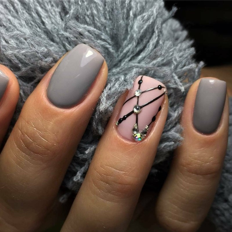 Серый маникюр