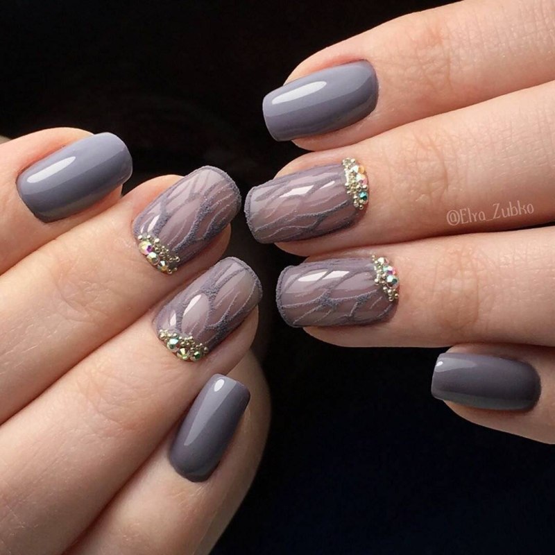 Серый маникюр