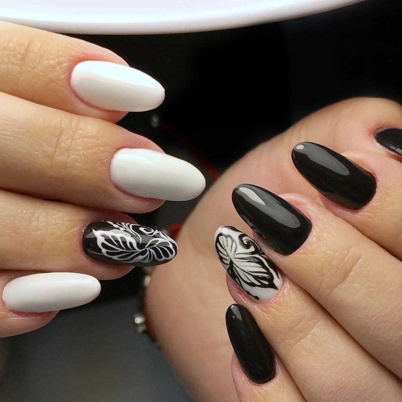 Ногти чёрные с белым