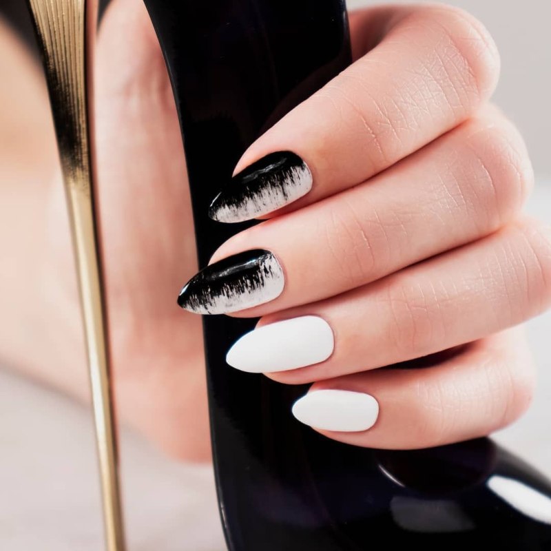 Черный маникюр