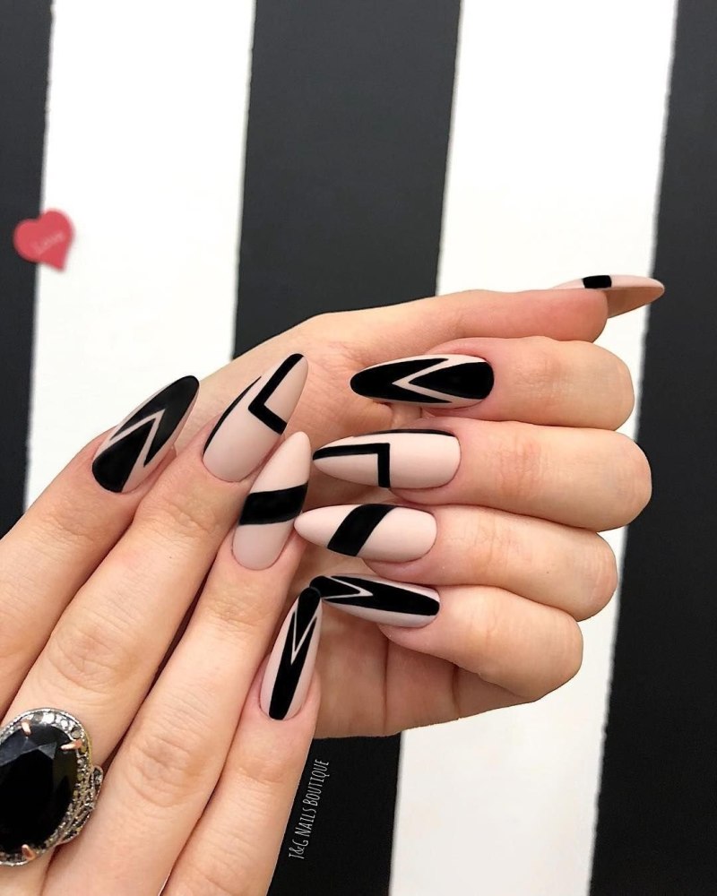 Маникюр сочетание с черным