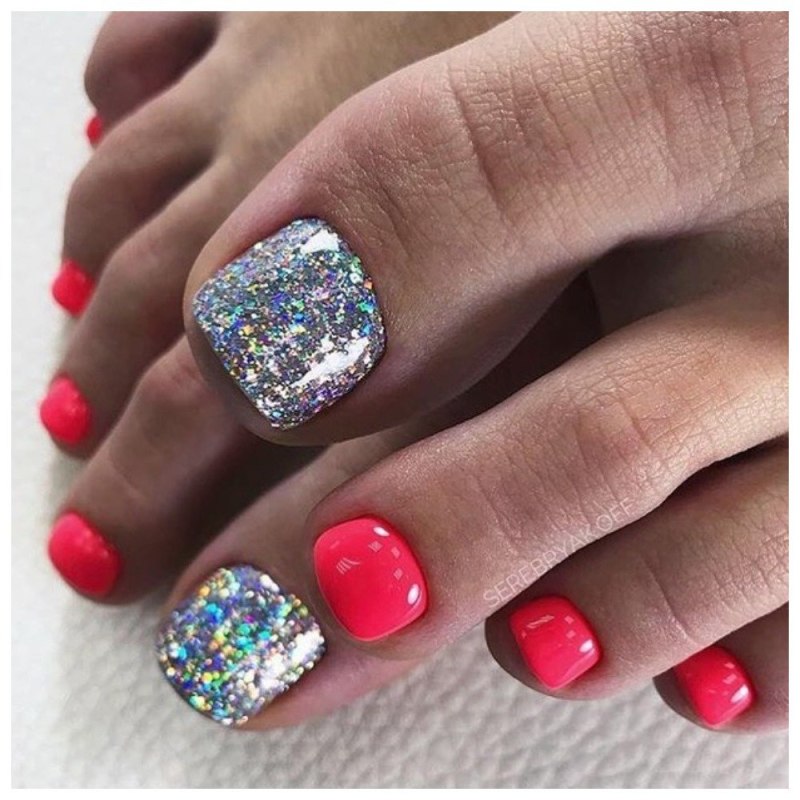 Педикюр с глиттером