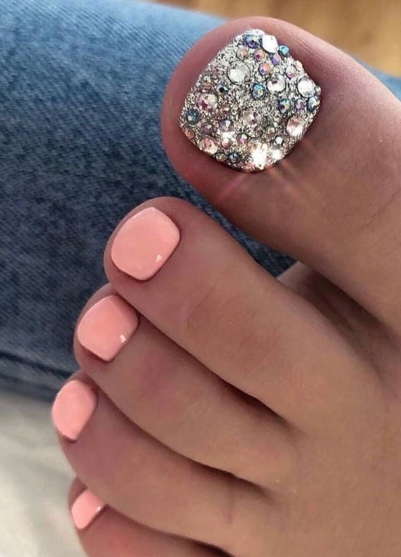 Педикюр серебристый