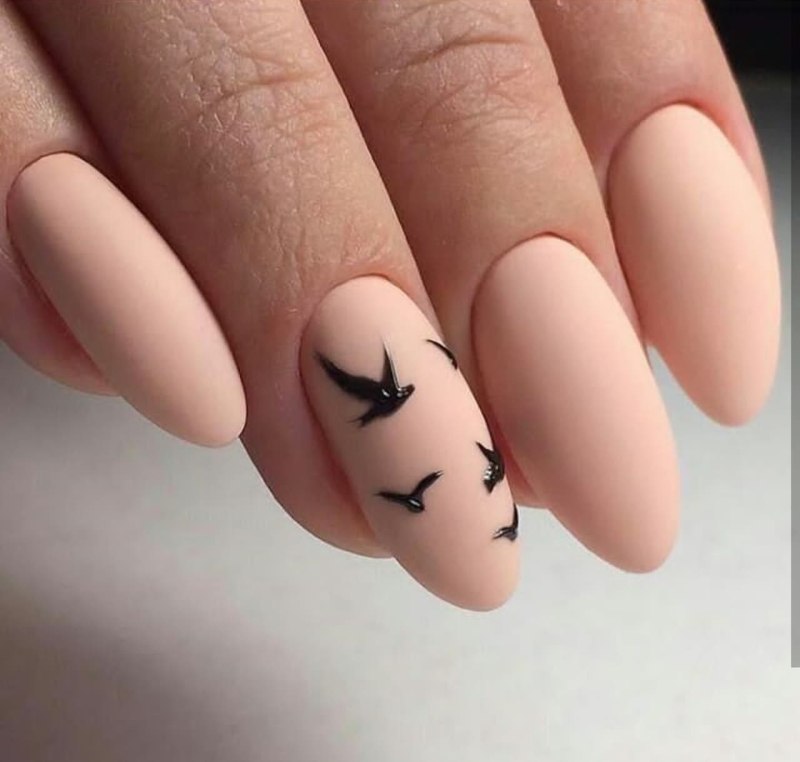 Летние ногти миндаль