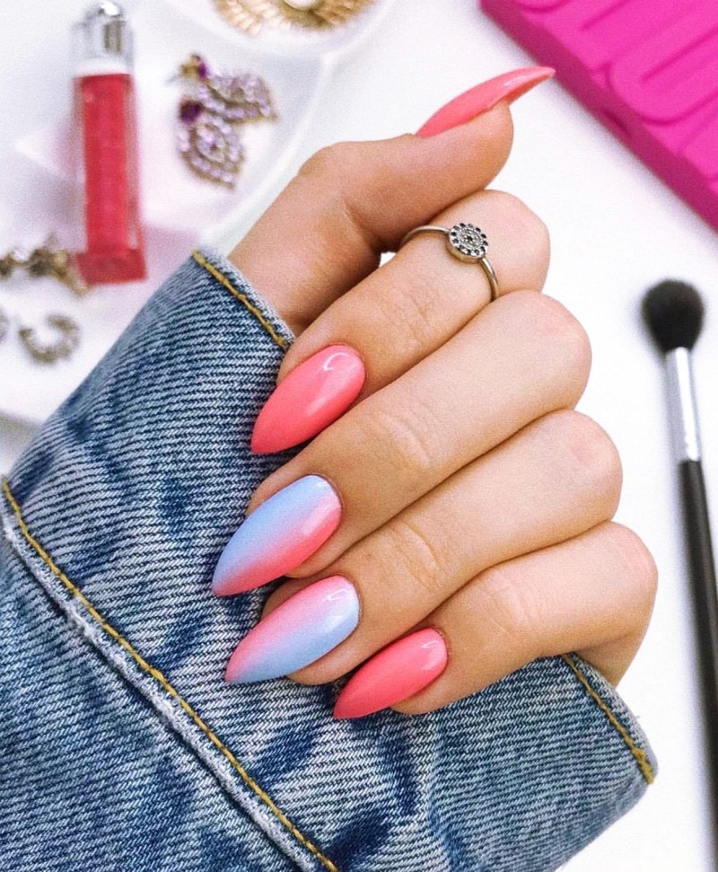 Нюдовый маникюр миндаль