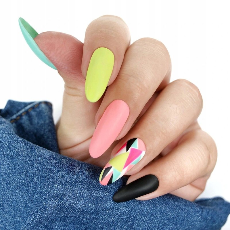 Ногти миндаль