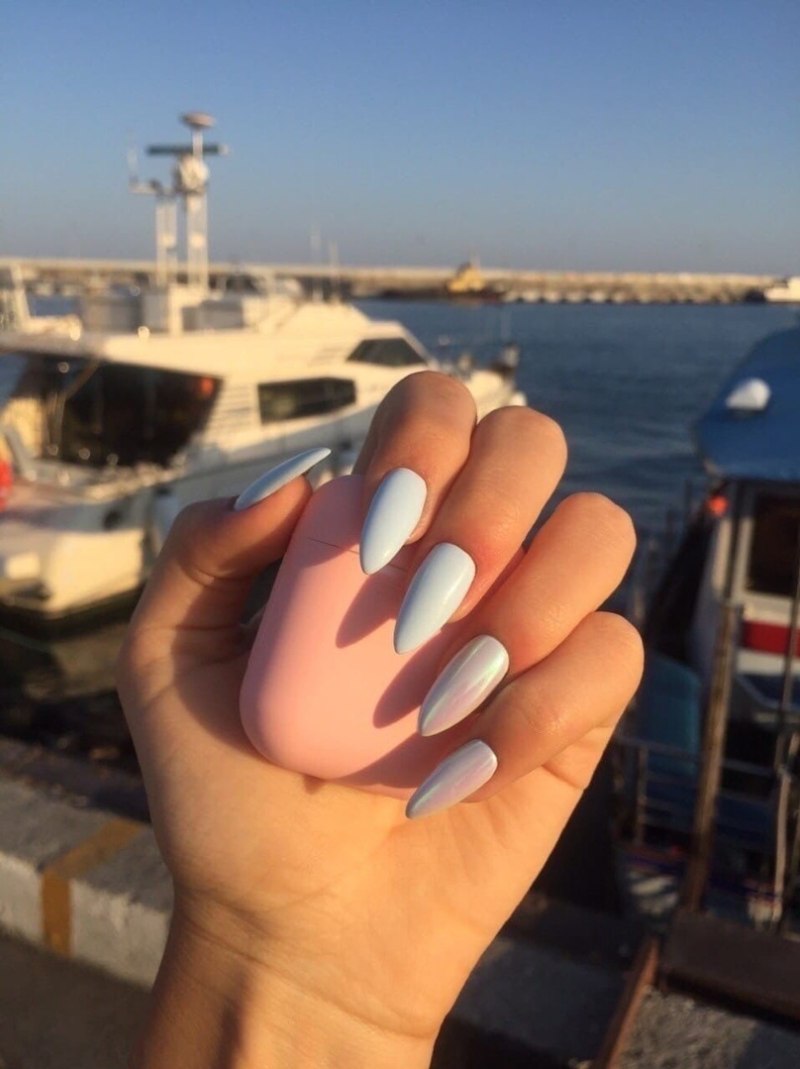 Весенний маникюр миндаль