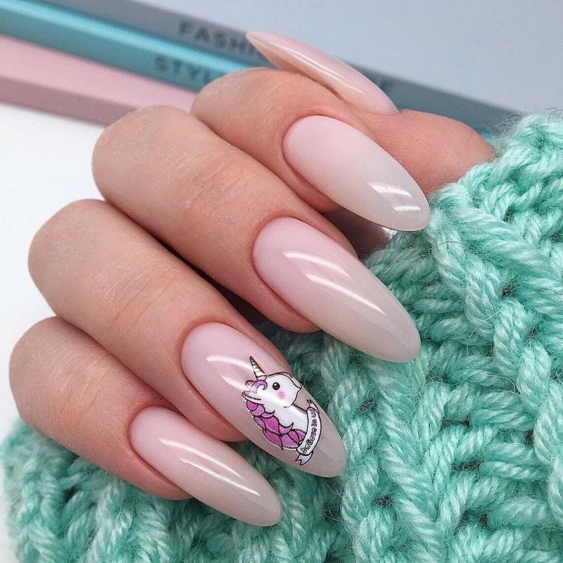 Однотонные разноцветные ногти