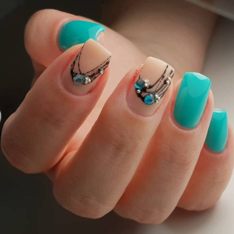Бирюзовый маникюр