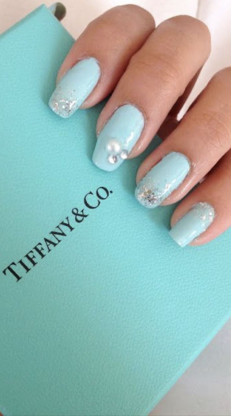 Голубой маникюр Тиффани