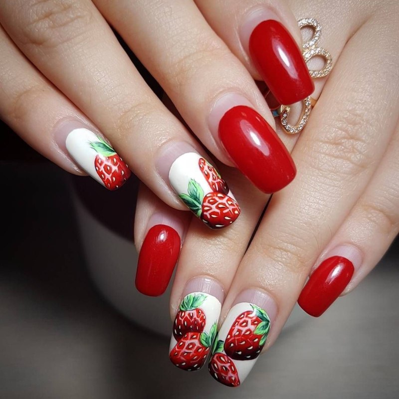 Коралловый маникюр на короткие ногти