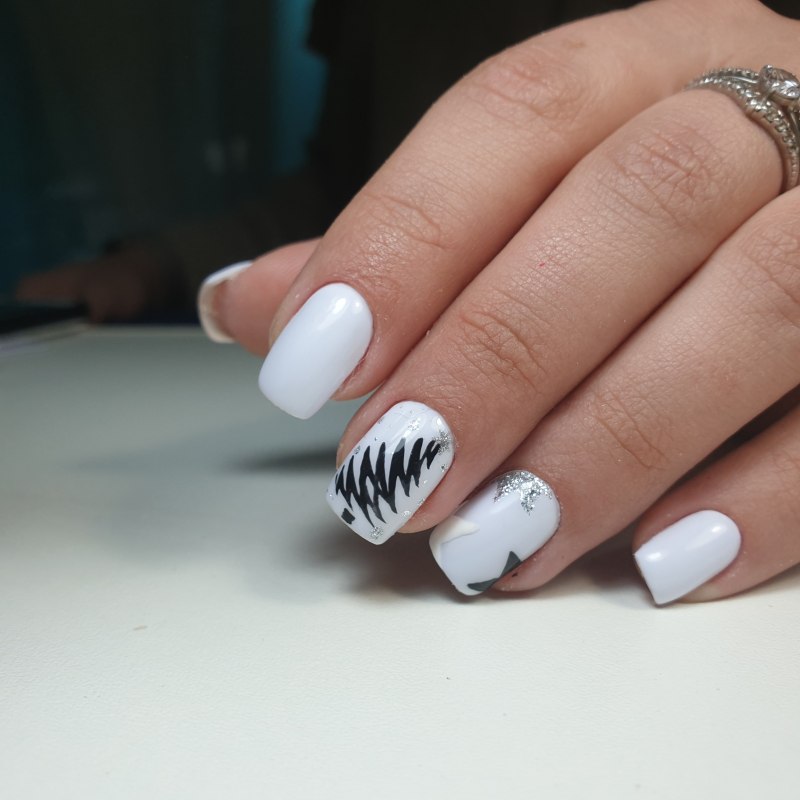 Серый маникюр