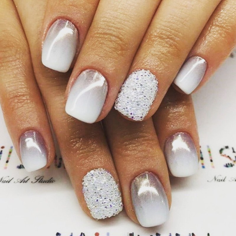 Белый нюдовый маникюр 2022