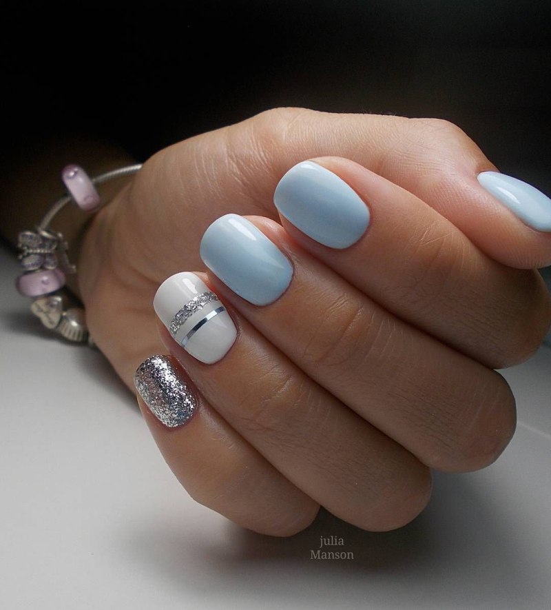 Серебристый маникюр