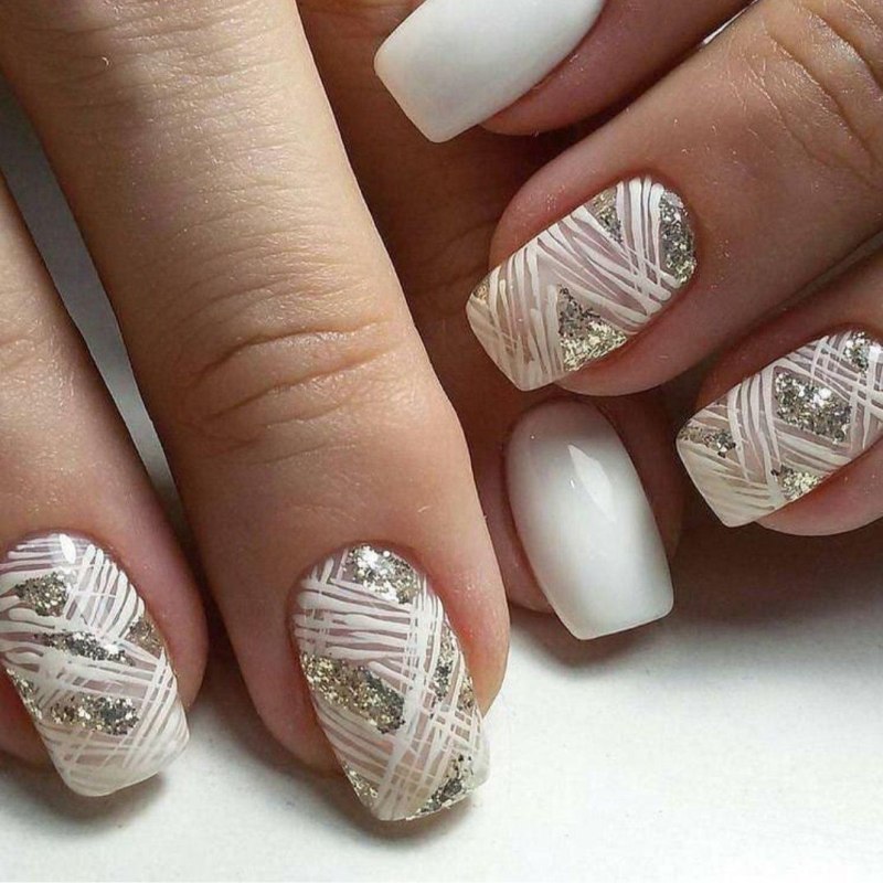 Молочный маникюр