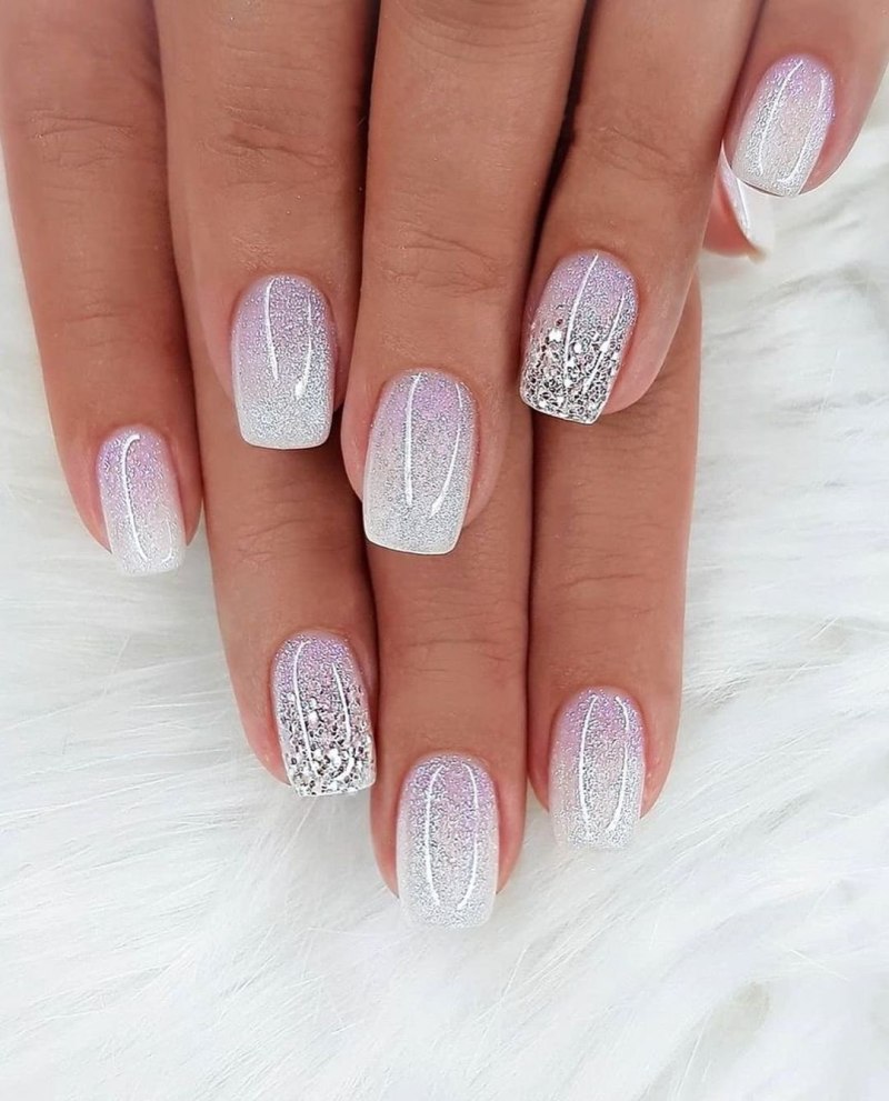 Маникюр белый с серебром