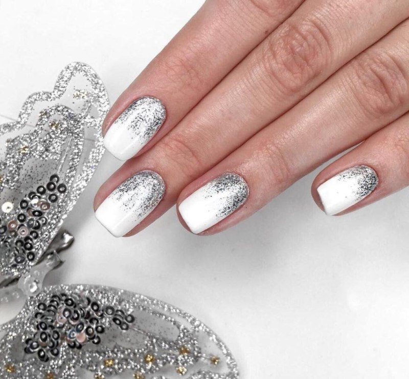 Белый маникюр на короткие ногти