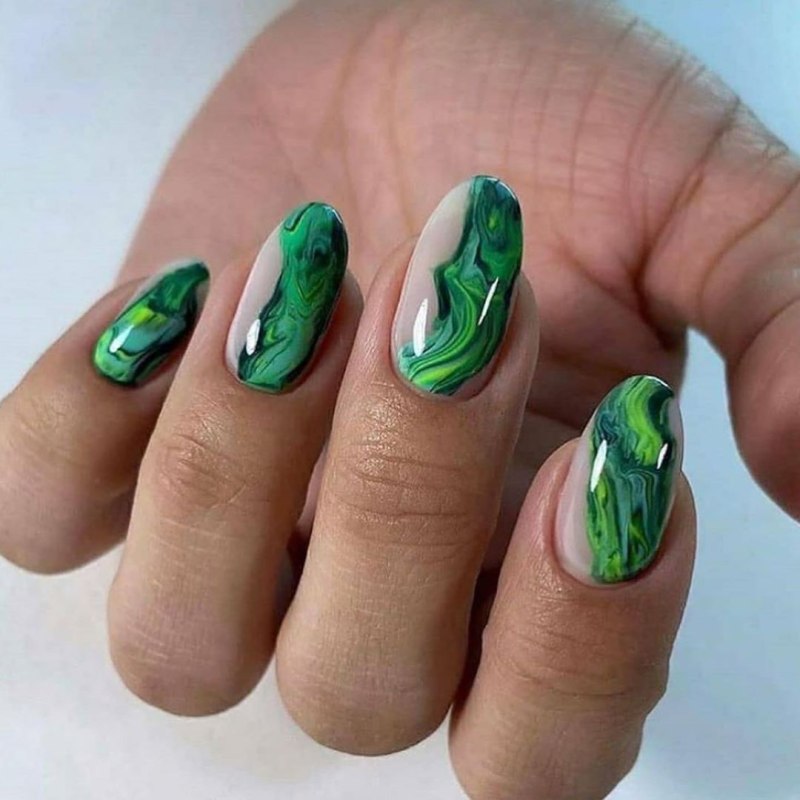 Маникюр с разводами