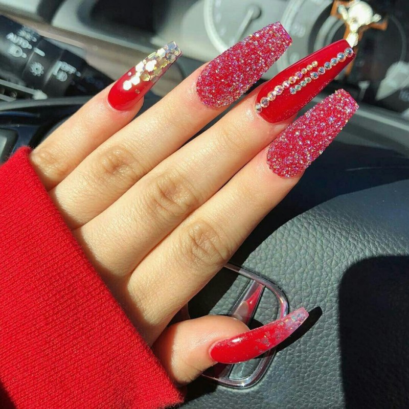 Маникюр со светоотражающим лаком дизайн