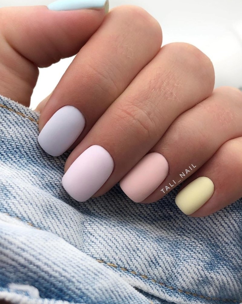 Матовый маникюр пастельных тонов