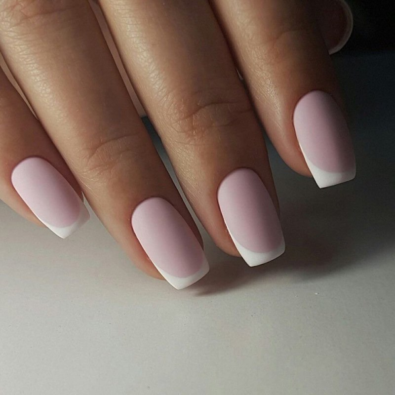 Маникюр френч матовый