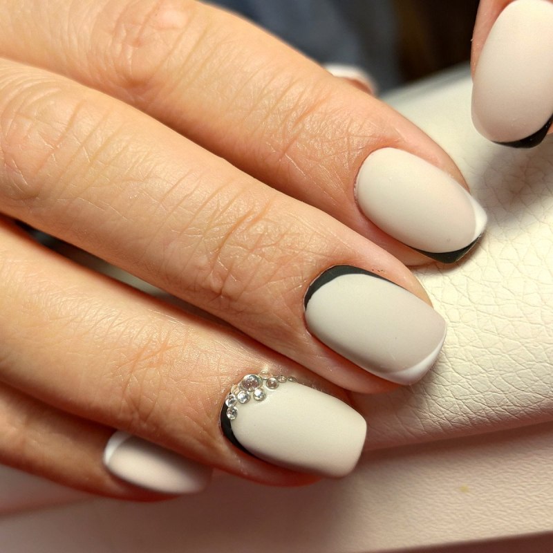 Матовые ногти светлые